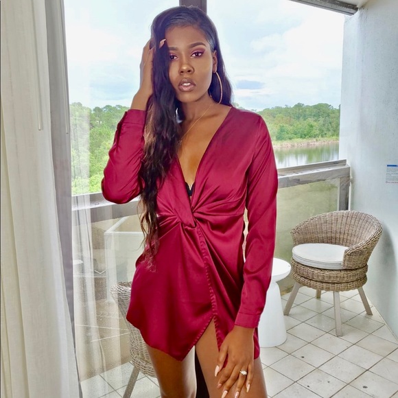 Too short I’m 5’11. Worn for a shoot! ❤️ - Picture 1 of 4